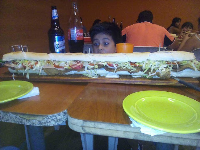 La Aurora Sanguchería