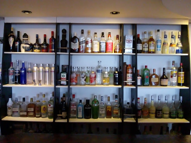 Ginebra Pool y Confitería