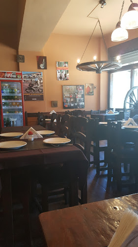 Comentarii opinii despre La Rueda & Avellaneda Automóvi Club