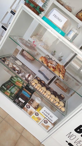 Un Cuarto Panes y Dulces