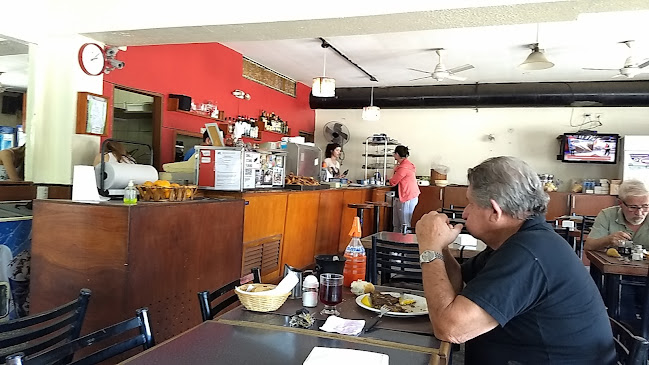 Av. Pellegrini 3994, S2002QEU Rosario, Santa Fe