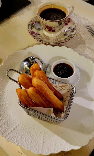 Opinii despre Las Bolena Tea Room & Restaurant în miraflores - Gastronomía y hostelería