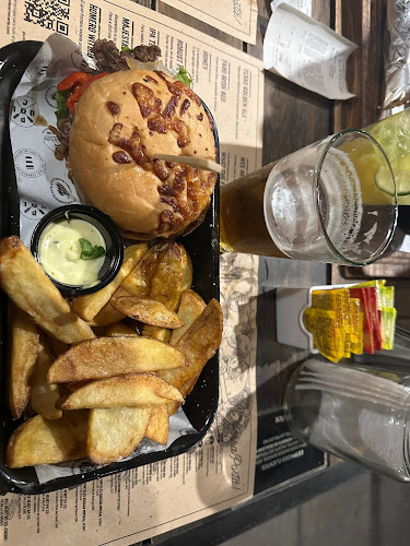 Opinii despre Glück Cervecería - zona Olavarría în Mar del Plata - Gastronomía y hostelería