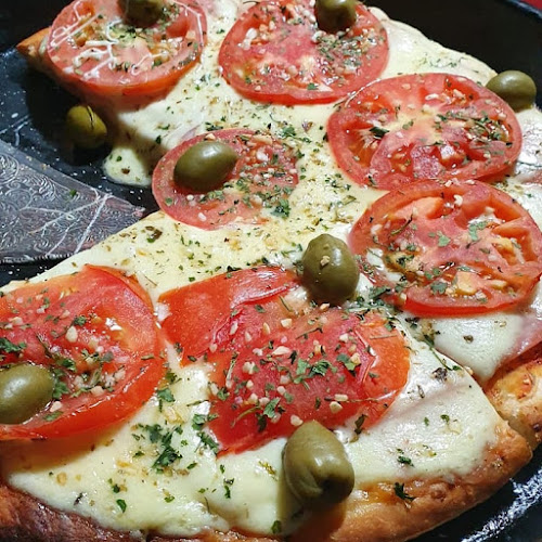 Pizzas Empanadas Zeus Pizzeria Hamburguesas - Neuquén