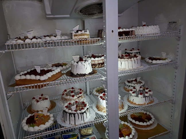 Panadería y Confitería La Familia