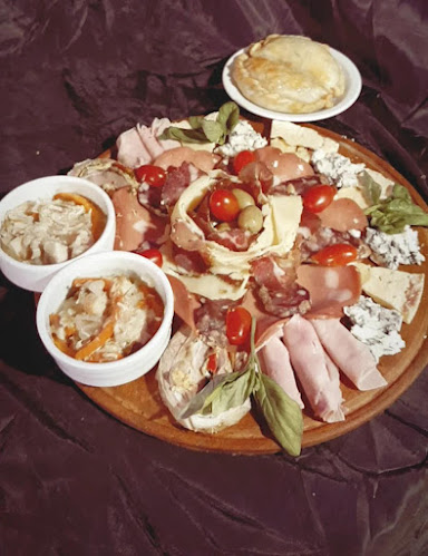 Vikingos pooll restobar - Mercedes