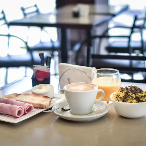 Heladería y Cafetería Di Roma Acceso - Gastronomía y hostelería