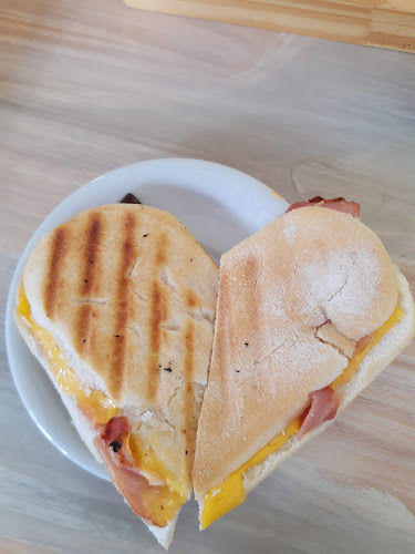 Comentarii opinii despre Croissant Café