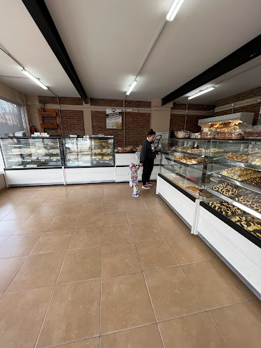 DOV Pasteleria - Puán y Acevedo - Gastronomía y hostelería