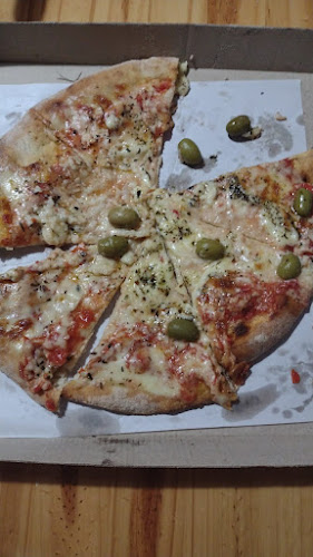 Kussifay pizzas and burgers