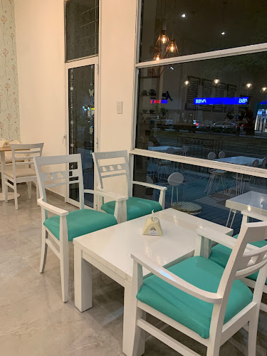 Comentarii opinii despre Amoratto Panes, Helados & Café