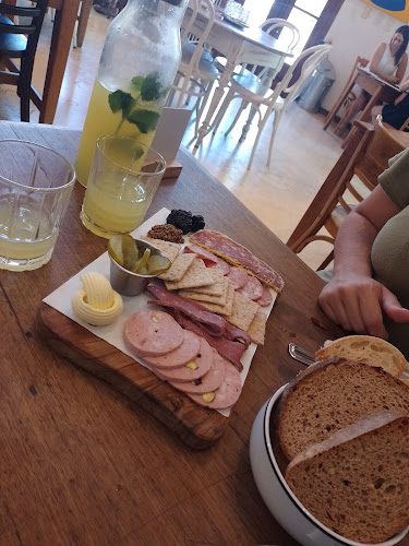 Sáenz Peña 1400, B1648 Tigre, Provincia de Buenos Aires