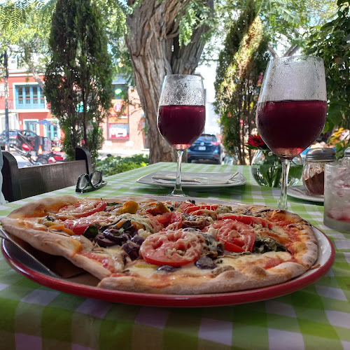 Antica Pizzería - San Isidro