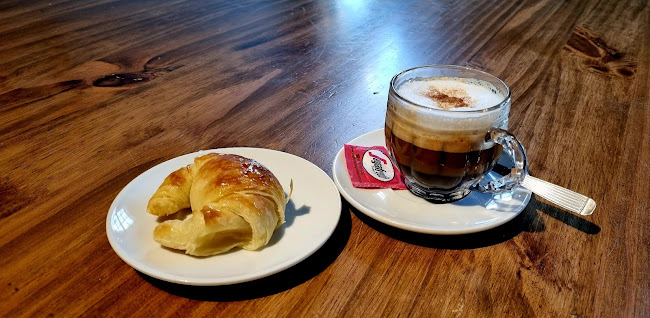 Orly Heladería and Cafetería