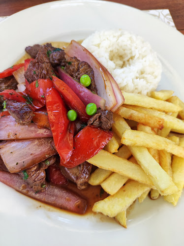 RXM9+Q2J, Chachi Dibós, Chorrillos 15063, Perú