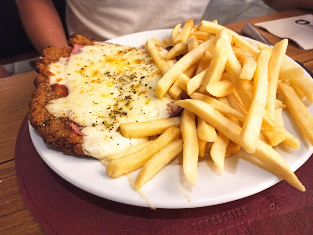 Opinii despre Brasov Grill & Bowl în Pilar - Gastronomía y hostelería