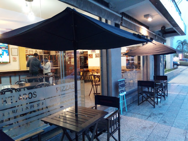 Manantiales Pizzeria y Heladeria