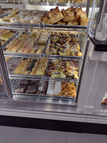 Panadería y Confitería Alvear - Gastronomía y hostelería