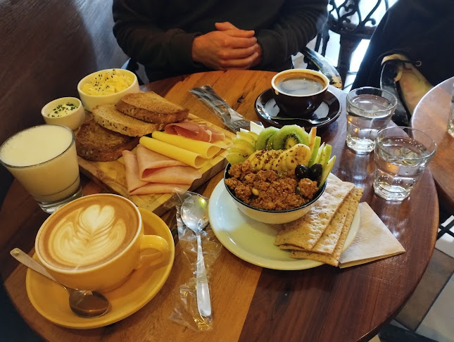 El Nazareno: Fábrica Familiar de Alfajores y Especialidades.