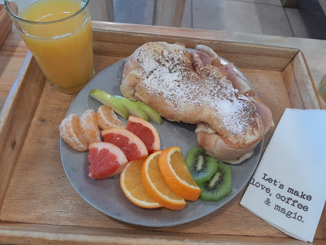 Comentarii opinii despre Croissant Café