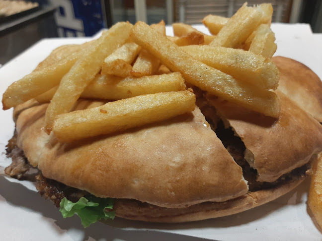 Son de 10 empanadas y pizzas