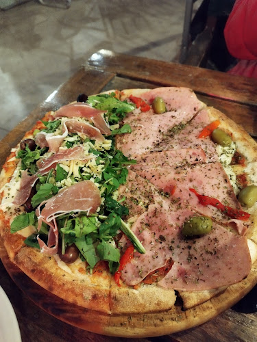 Opinii despre 𝒱𝒾𝒹𝑜́𝓃 – ʙᴀʀ [Cerro de las Rosas] în Córdoba - Gastronomía y hostelería