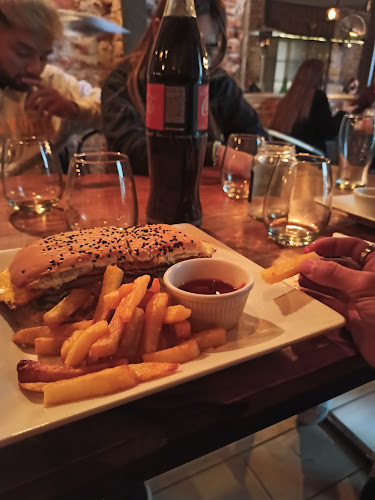 Pelagio B. Luna 425, F5300 La Rioja