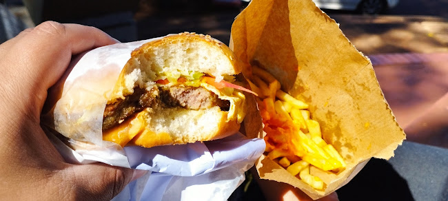 Comentarii opinii despre LA REINA SANDWICHES Y HAMBURGUESAS