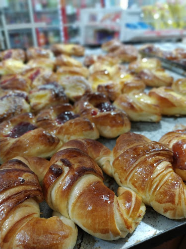 Comentarii opinii despre Panadería y Confitería La Familia