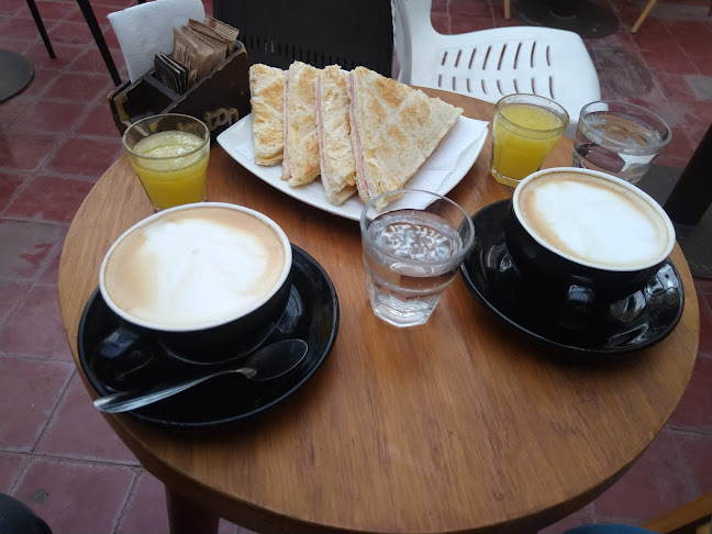 Clapton Café y Vinos