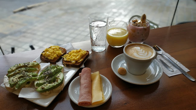 Heladería y Cafetería Di Roma Acceso