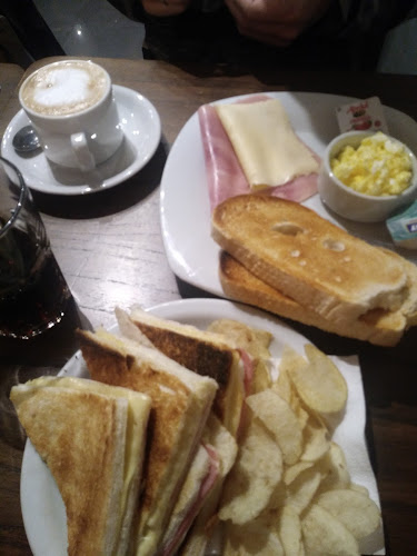 Av. Hipólito Yrigoyen 27, X5000JHA Córdoba