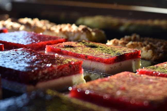 El Nazareno: Fábrica Familiar de Alfajores y Especialidades.