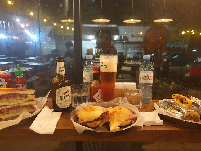 Primera Junta 1094 local 3, B1642 San Isidro, Provincia de Buenos Aires