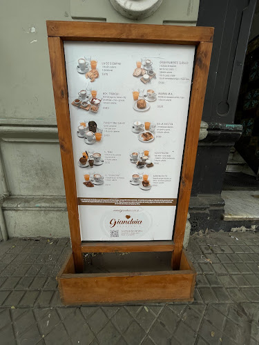 Av. Pellegrini 823, S2000 Rosario, Santa Fe