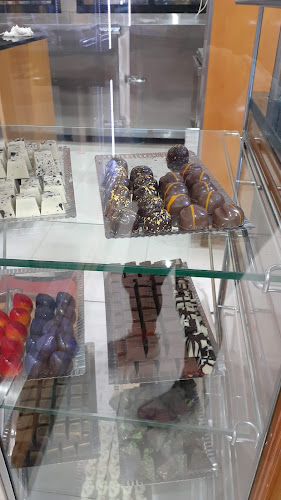 Panadería y Confitería Le An - Sucursal Cno Centenario e/503 y 504 - Gonnet