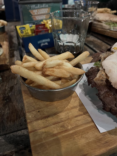 Opinii despre 𝒱𝒾𝒹𝑜́𝓃 – ʙᴀʀ [Cerro de las Rosas] în Córdoba - Gastronomía y hostelería