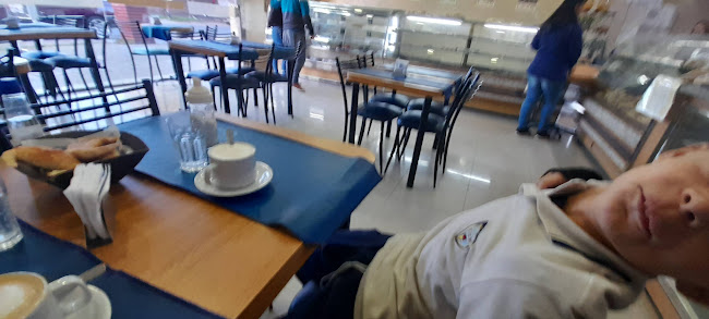 Panadería Confitería Y Bar La Rosarina