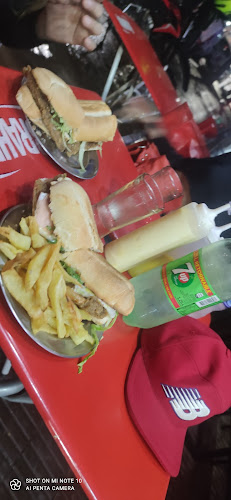 Comentarii opinii despre El Imperio Sandwichería Y Cervecería