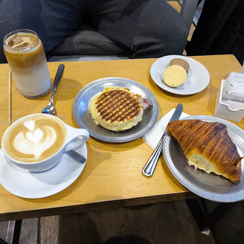 C. 3 esq 51, B1900 La Plata, Provincia de Buenos Aires