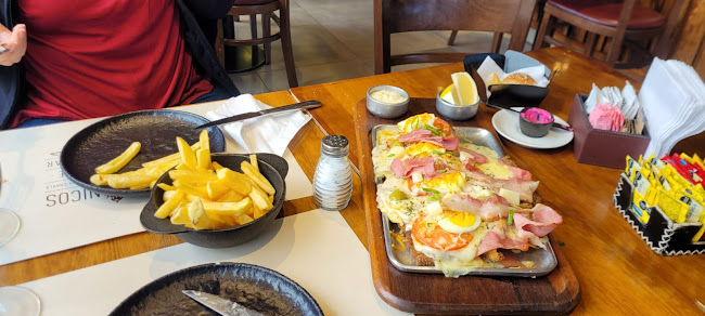 Tante Sara Café & Restó