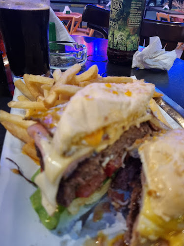 Opinii despre Etiopia Irish Bar în Necochea - Gastronomía y hostelería