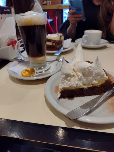 Av. Hipólito Yrigoyen 27, X5000JHA Córdoba