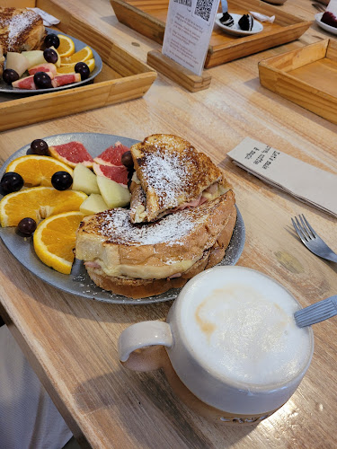 Comentarii opinii despre Croissant Café