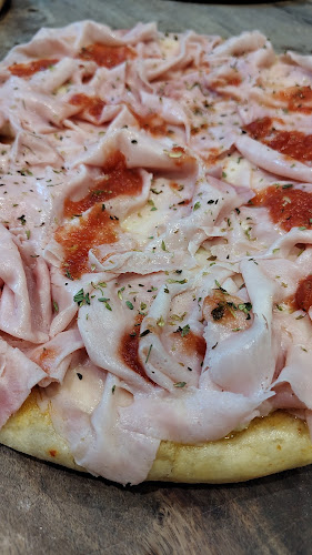 Manantiales Pizzeria y Heladeria