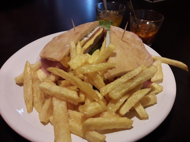 Av. San Martín 459, B6022 Junín, Provincia de Buenos Aires