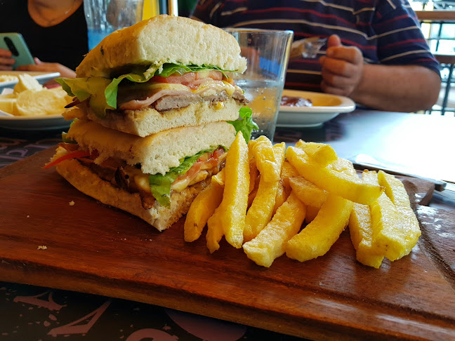 Av. Arturo Umberto Illia 1207, X5152 Villa Carlos Paz, Córdoba