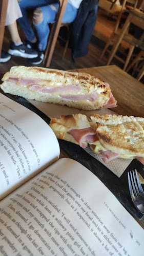 Opinii despre Casa Hulpe - Café de Especialidad în Puerto Madryn - Gastronomía y hostelería