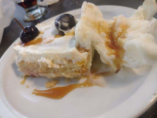 Comentarii opinii despre La Rueda & Avellaneda Automóvi Club