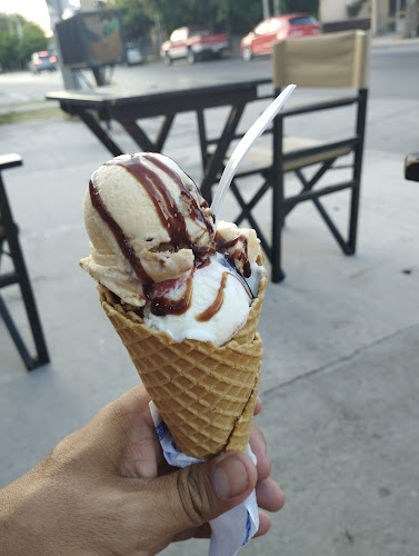 Opinii despre Merlí Helados Artesanales - San Martín 4442 în Neuquén - Gastronomía y hostelería